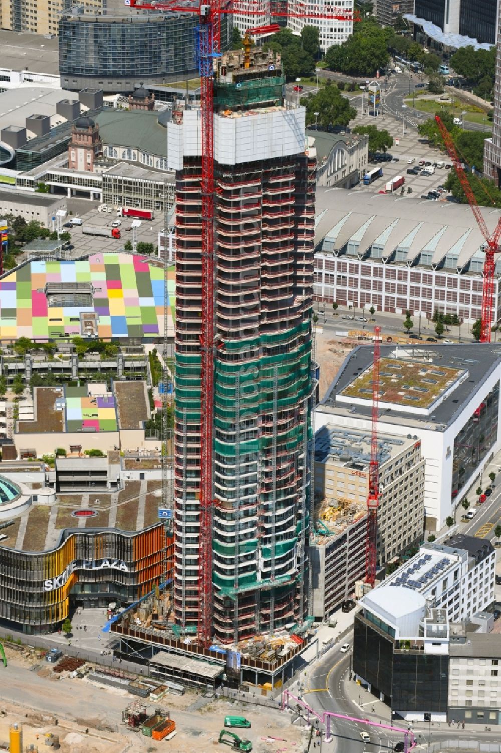 Aerial photograph Frankfurt am Main - Construction site for new high-rise building complex of Jones Lang LaSalle Residential Development GmbH on Osloer Strasse in Frankfurt in the state Hesse, Germany