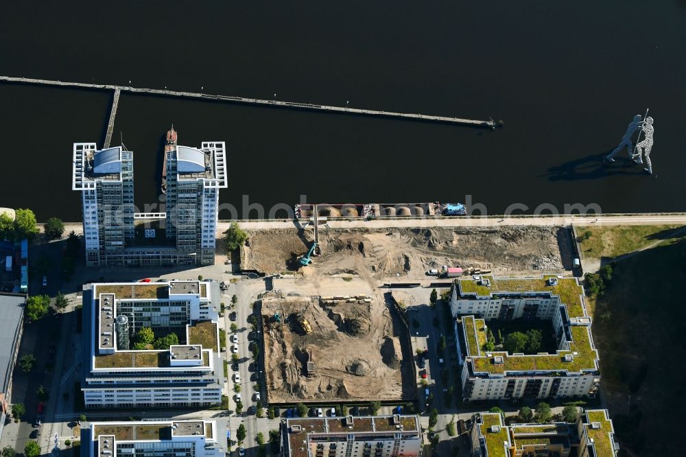 Aerial photograph Berlin - Construction site for new high-rise building complex on river site of Spree along the Fanny-Zobel-Strasse in the district Treptow in Berlin, Germany