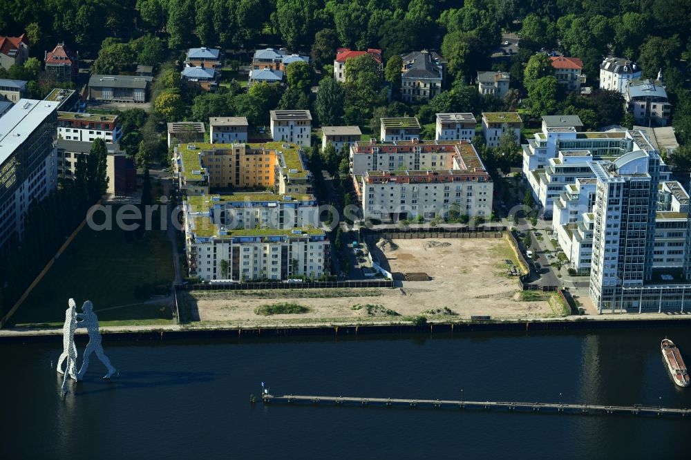 Berlin from the bird's eye view: Construction site for new high-rise building complex on river site of Spree along the Fanny-Zobel-Strasse in the district Treptow in Berlin, Germany