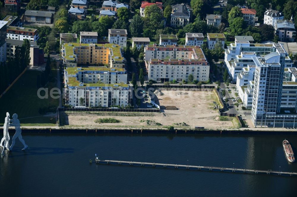 Aerial photograph Berlin - Construction site for new high-rise building complex on river site of Spree along the Fanny-Zobel-Strasse in the district Treptow in Berlin, Germany