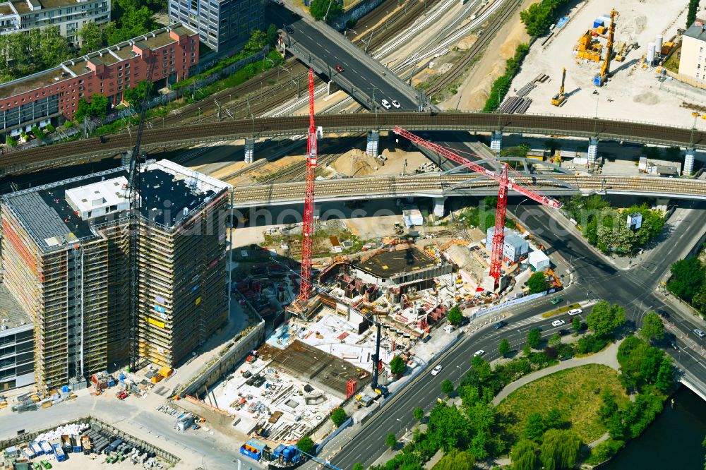 Aerial photograph Berlin - Construction site for new high-rise building complex Upbeat on street Heidestrasse in the district Moabit in Berlin, Germany