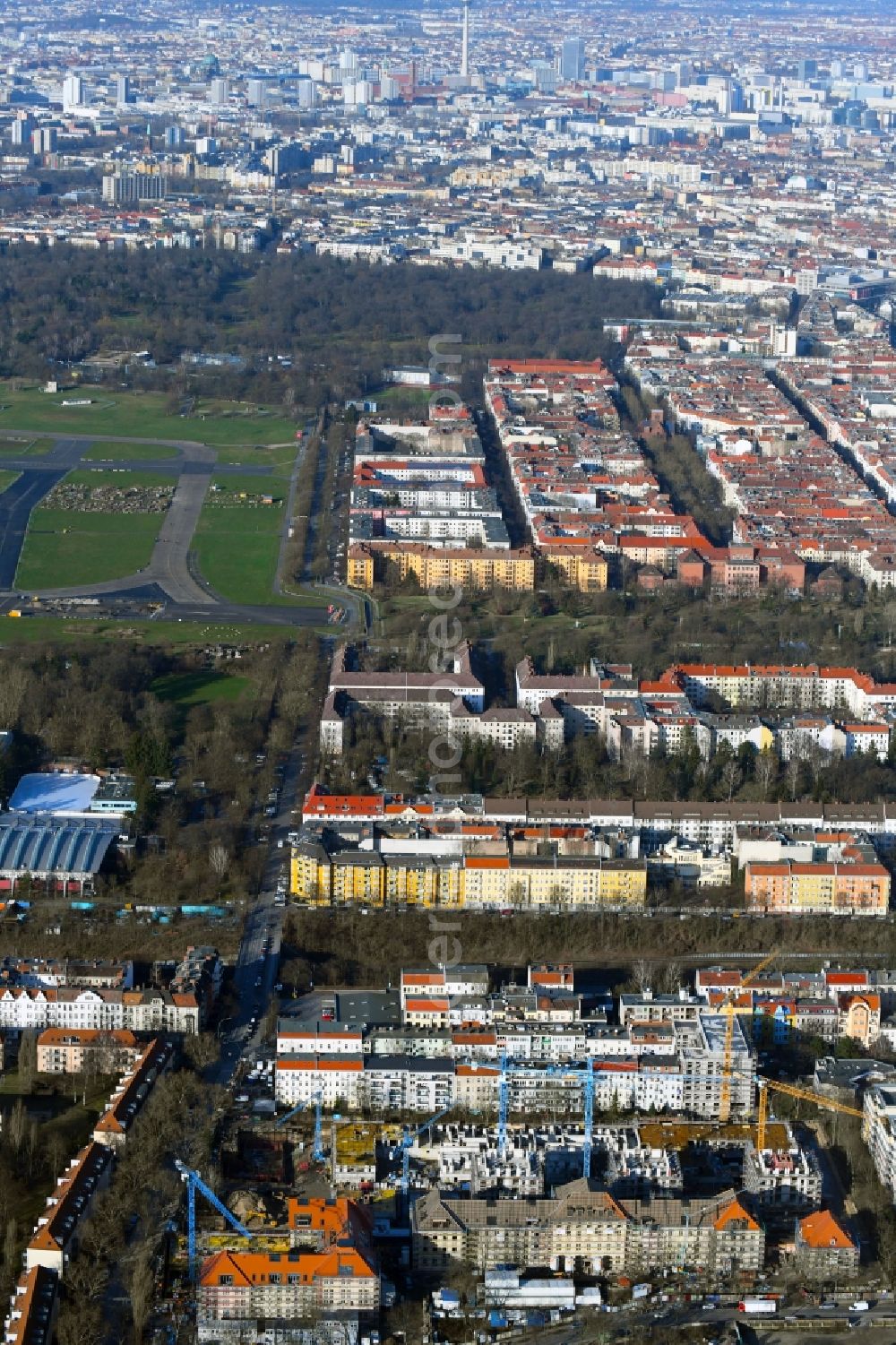 Berlin from the bird's eye view: Construction site for new high-rise building complex am Wohnpark St. Marien in the district Neukoelln in Berlin, Germany