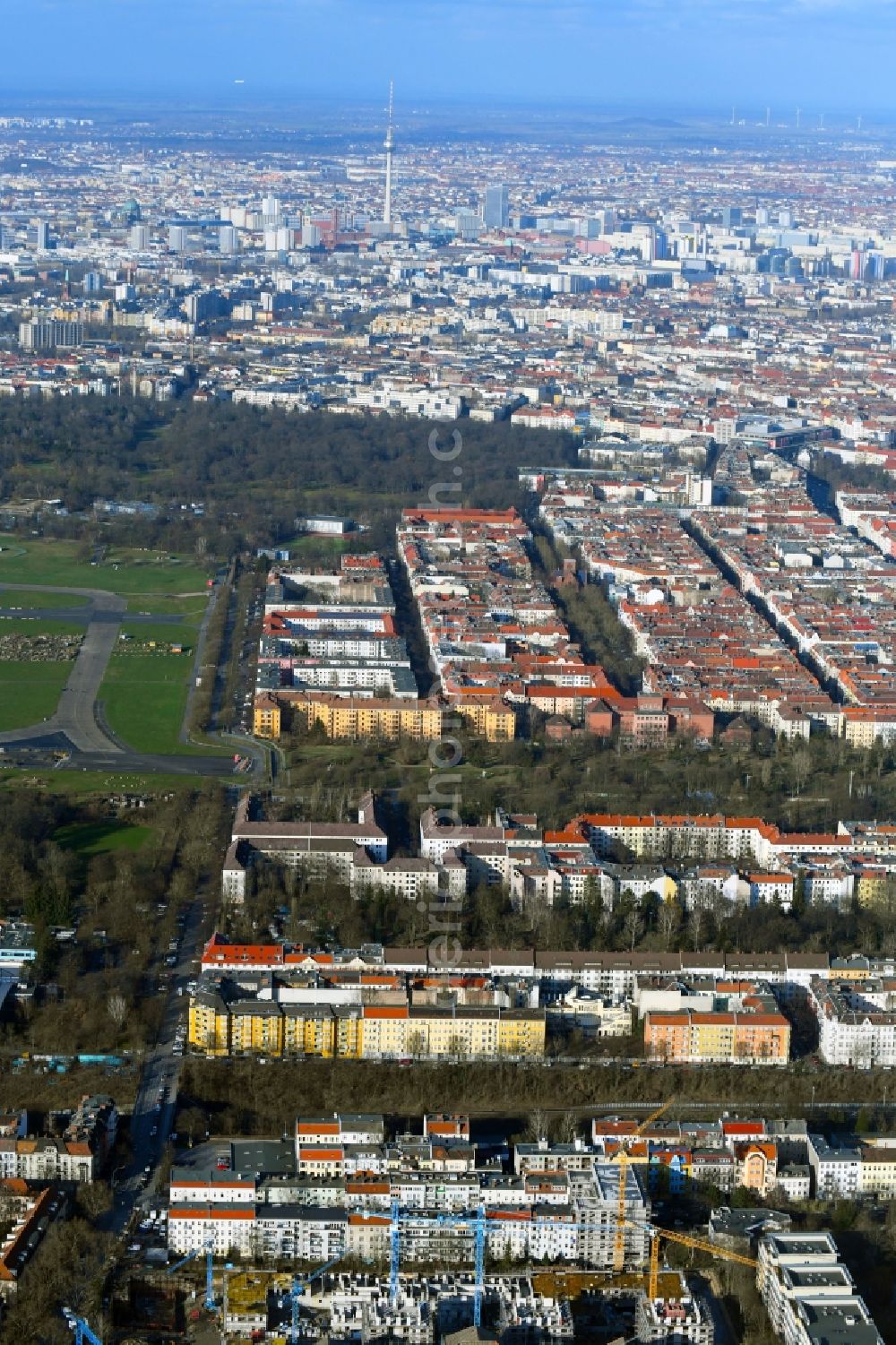 Aerial image Berlin - Construction site for new high-rise building complex am Wohnpark St. Marien in the district Neukoelln in Berlin, Germany