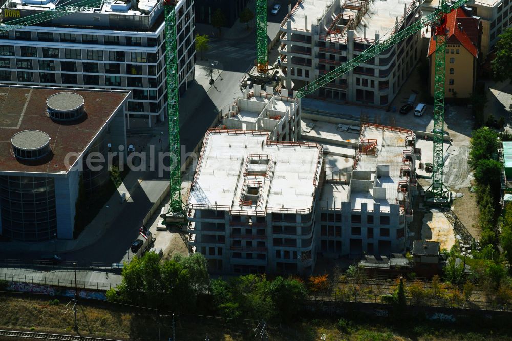 Aerial image Berlin - Construction site for the new skyscraper ensemble Max und Moritz Quartier - UPSIDE BERLIN with residential and commercial units by the company DIE WOHNKOMPANIE Berlin GmbH and the architecture office Noefer Gesellschaft von Architekten mbH on Mariane-von-Rantzau-Strasse in the district Friedrichshain in Berlin, Germany