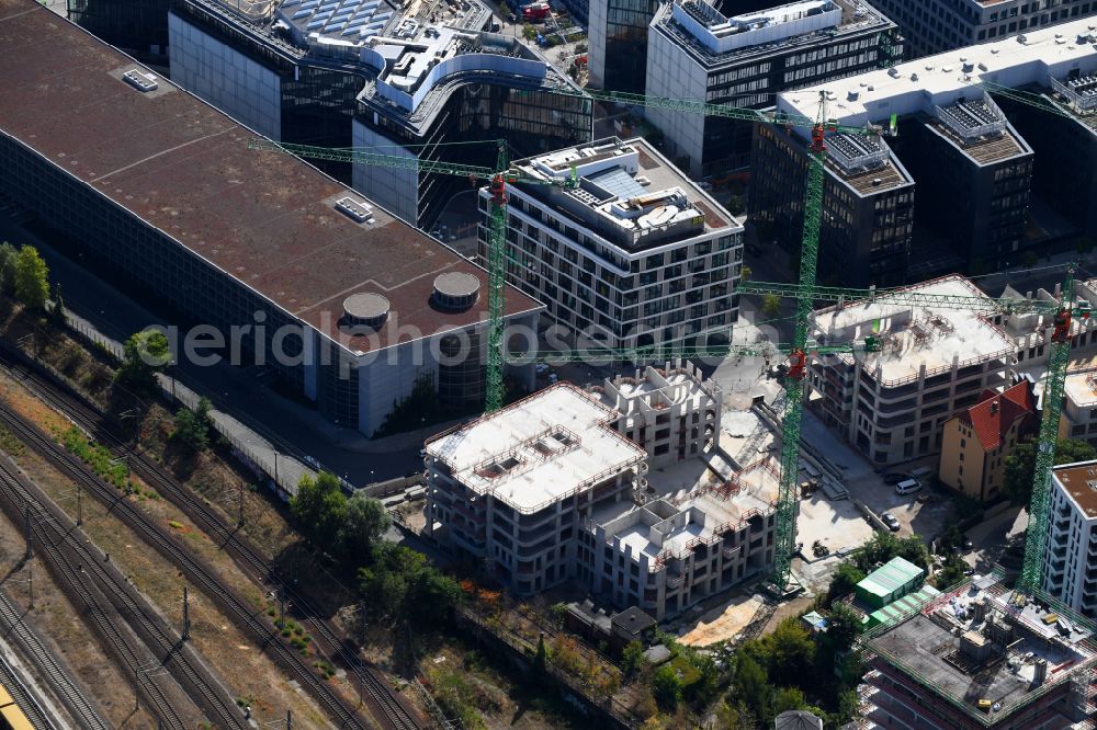 Aerial image Berlin - Construction site for the new skyscraper ensemble Max und Moritz Quartier - UPSIDE BERLIN with residential and commercial units by the company DIE WOHNKOMPANIE Berlin GmbH and the architecture office Noefer Gesellschaft von Architekten mbH on Mariane-von-Rantzau-Strasse in the district Friedrichshain in Berlin, Germany