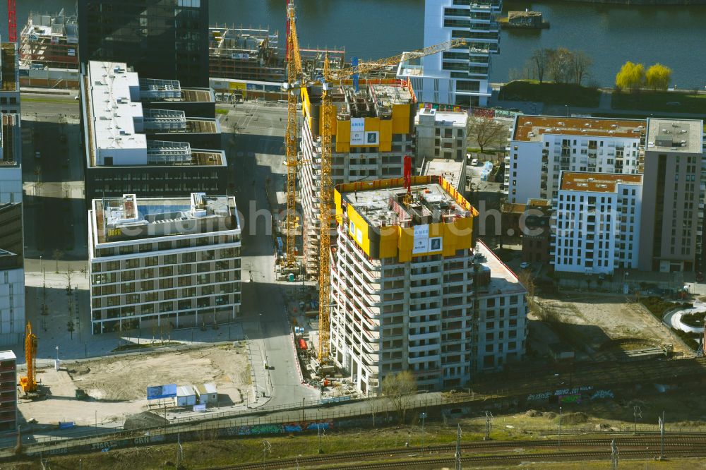 Berlin from above - Construction site for the new skyscraper ensemble Max und Moritz Quartier - UPSIDE BERLIN with residential and commercial units by the company DIE WOHNKOMPANIE Berlin GmbH and the architecture office Noefer Gesellschaft von Architekten mbH on Mariane-von-Rantzau-Strasse in the district Friedrichshain in Berlin, Germany