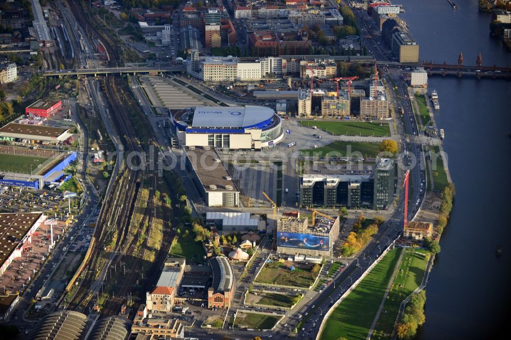 Berlin from above - Construction site to build a new hotel and office campus on the Anschutz area in the district of Friedrichshain in Berlin. Porr Solutions Germany GmbH is the owner and developer of the property. Also visible is the multipurpose arena O2 World , operated by the Anschutz Entertainment Group. The Anschutz Areal is located on the banks of the river Spree with a view of the East Side Gallery