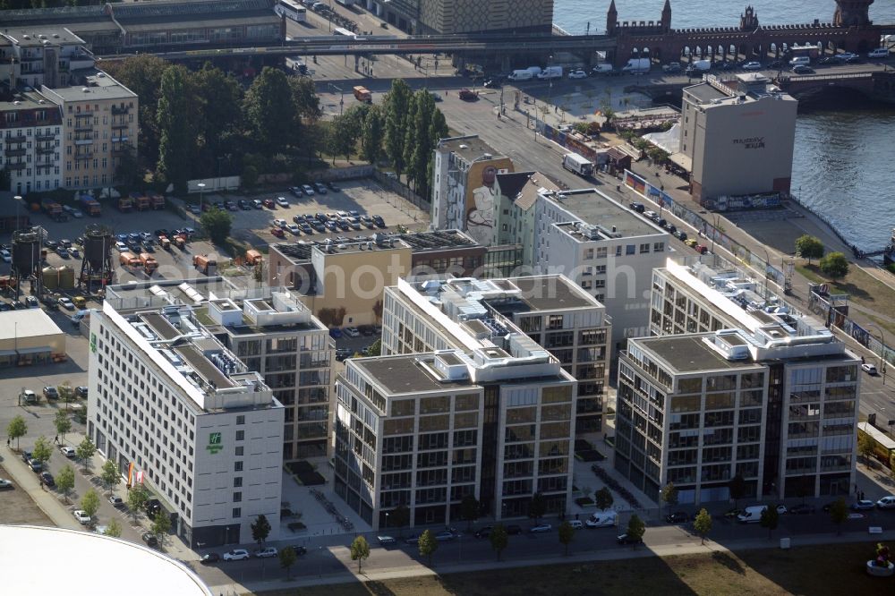 Berlin from the bird's eye view: Construction site to build a new hotel and office campus on the Anschutz area in the district of Friedrichshain in Berlin. Porr Solutions Germany GmbH is the owner and developer of the property