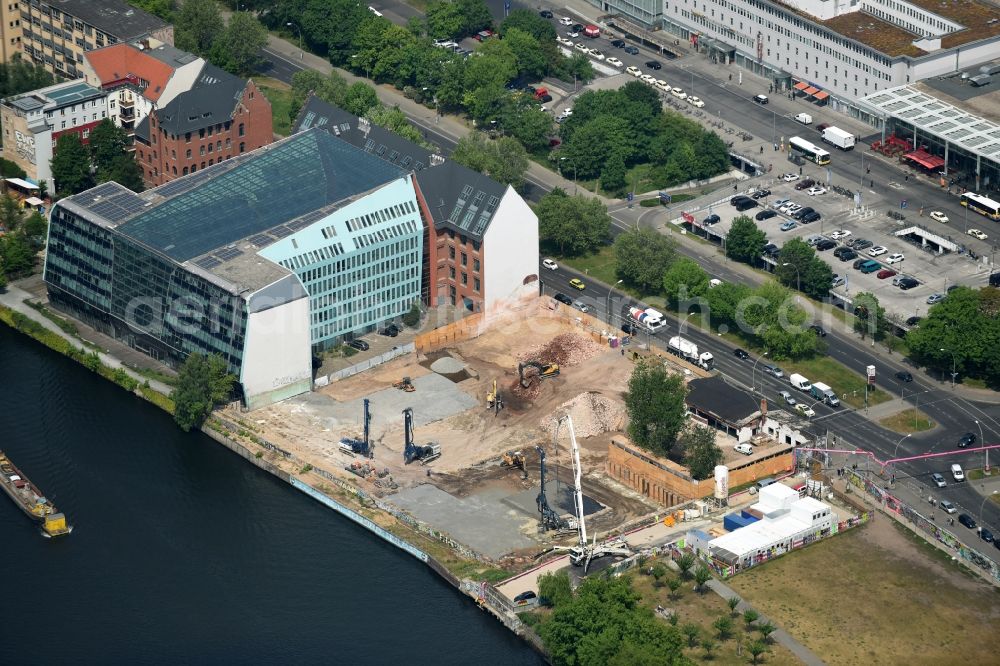 Berlin from the bird's eye view: Construction site to build a new hotel and a residential building by the construction company Schrobsdorff Bau AG at Stralauer Platz in district Friedrichshain in Berlin, Germany. Client is JUWI 3 Immobilien GmbH