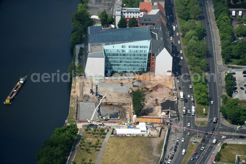 Aerial image Berlin - Construction site to build a new hotel and a residential building by the construction company Schrobsdorff Bau AG at Stralauer Platz in district Friedrichshain in Berlin, Germany. Client is JUWI 3 Immobilien GmbH