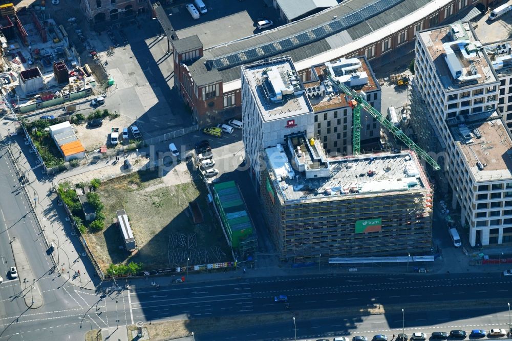 Aerial photograph Berlin - New construction site the hotel complex Hotel Meininger on Muehlenstrasse in Berlin, Germany