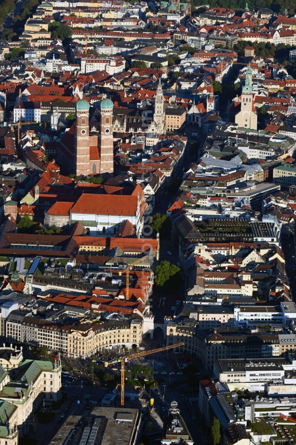 München from the bird's eye view: New construction site the hotel complex Koenigshof on Bayerstrasse - Karlsplatz - Prielmayerstrasse in the district Ludwigsvorstadt-Isarvorstadt in Munich in the state Bavaria, Germany