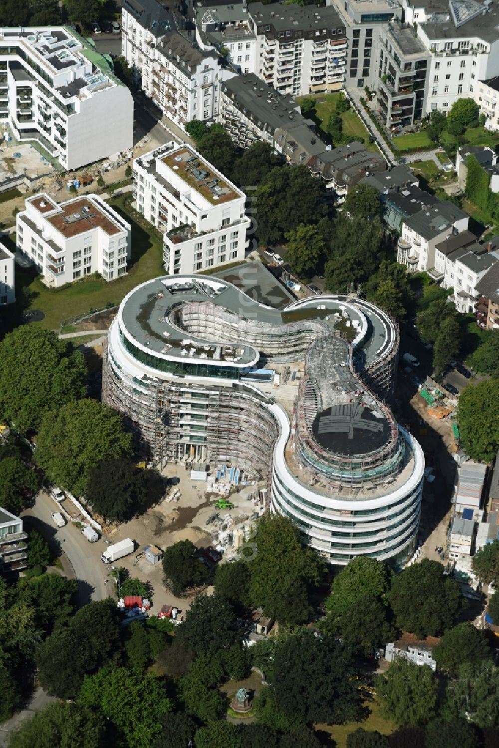 Hamburg from the bird's eye view: New construction site the hotel complex Luxushotel The Fontenay an der Aussenalster im Stadtteil Rotherbaum in Hamburg