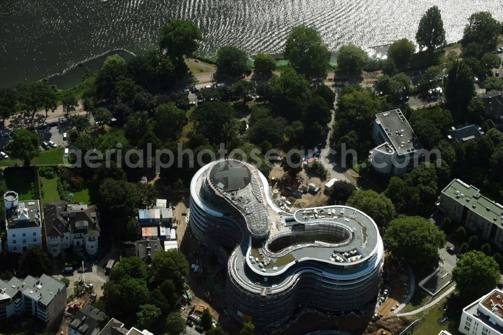 Hamburg from the bird's eye view: New construction site the hotel complex Luxushotel The Fontenay an der Aussenalster im Stadtteil Rotherbaum in Hamburg