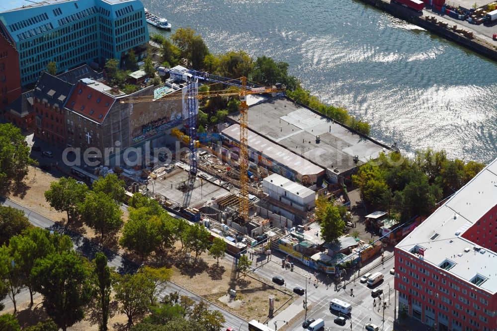 Berlin from the bird's eye view: New construction site the hotel complex Stralauer Platz - An of Schillingbruecke in the district Friedrichshain in Berlin, Germany