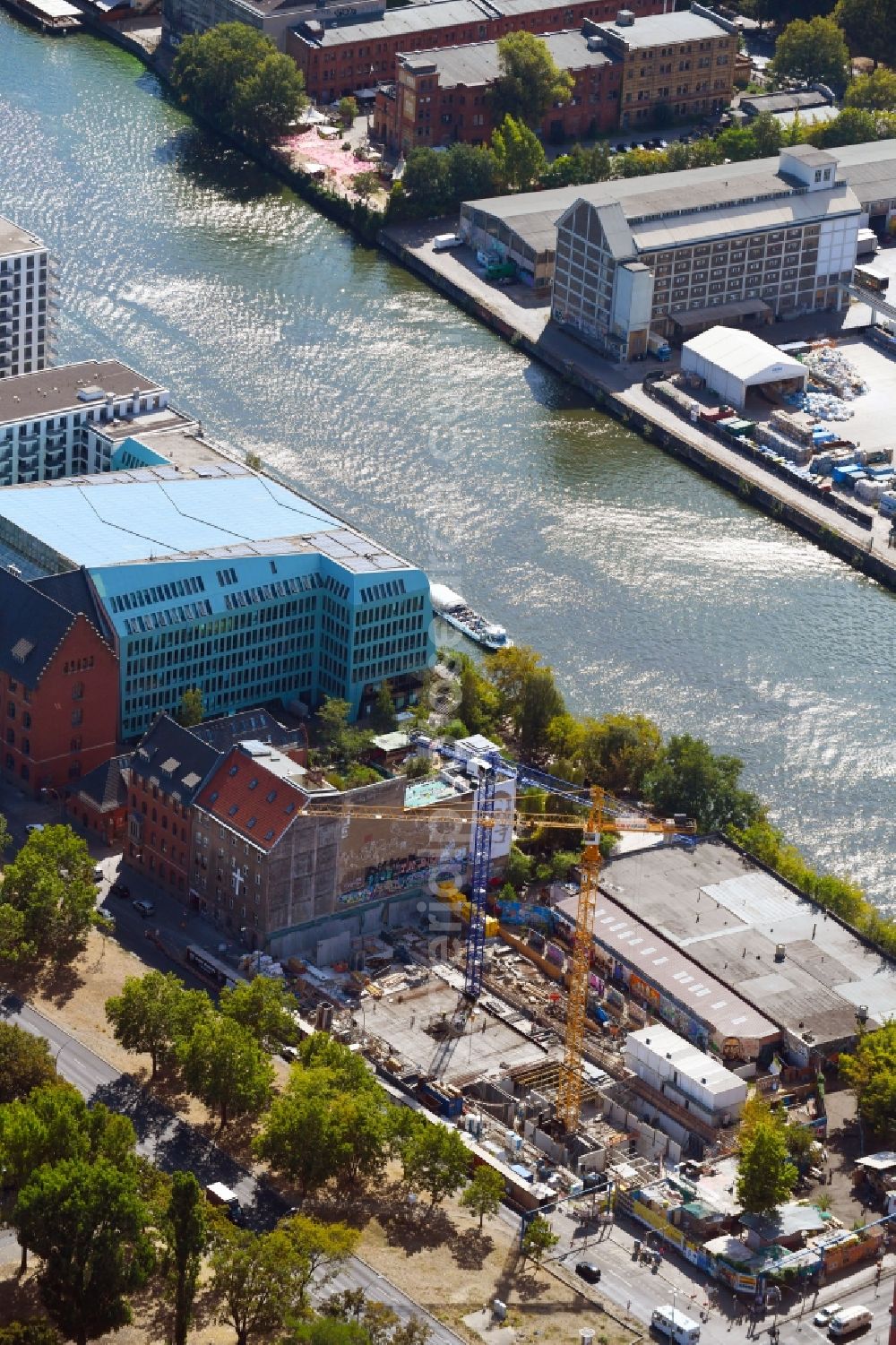 Aerial photograph Berlin - New construction site the hotel complex Stralauer Platz - An of Schillingbruecke in the district Friedrichshain in Berlin, Germany