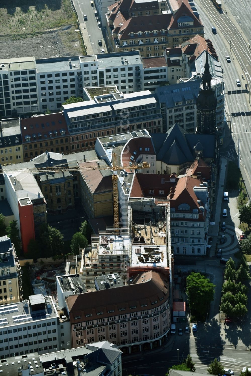 Leipzig from the bird's eye view: New construction site the hotel complex of Travel24.com AG formerly Ring-Messehaus on Troendlinring in Leipzig in the state Saxony