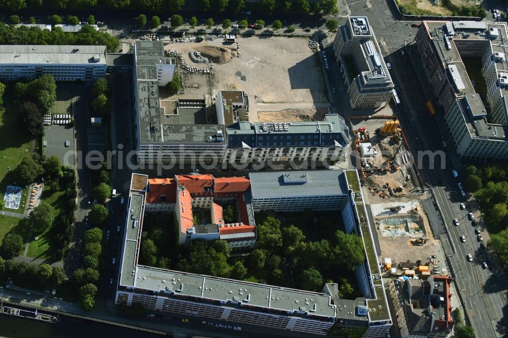 Aerial photograph Berlin - Construction site for the new building House of One on place Petriplatz - Scharrenstrasse - Gertraudenstrasse in the district Mitte in Berlin, Germany