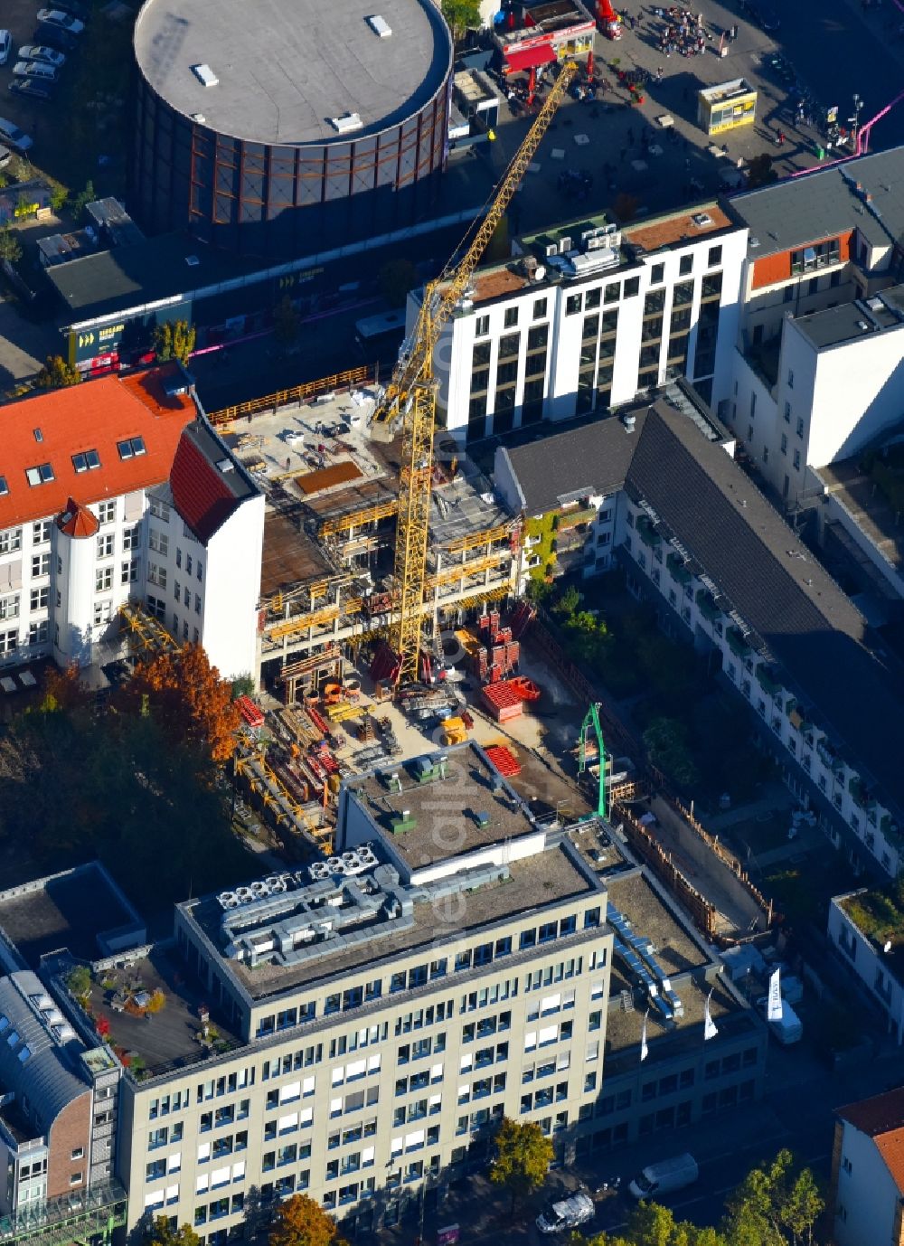 Aerial photograph Berlin - Construction site for the new building of IDEAL Versicherung AG Aktiengesellschaft on Zimmerstrasse in the district Mitte in Berlin, Germany