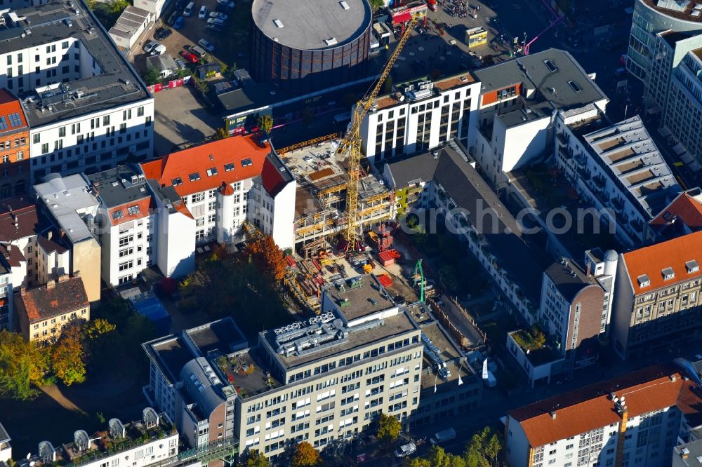 Berlin from above - Construction site for the new building of IDEAL Versicherung AG Aktiengesellschaft on Zimmerstrasse in the district Mitte in Berlin, Germany