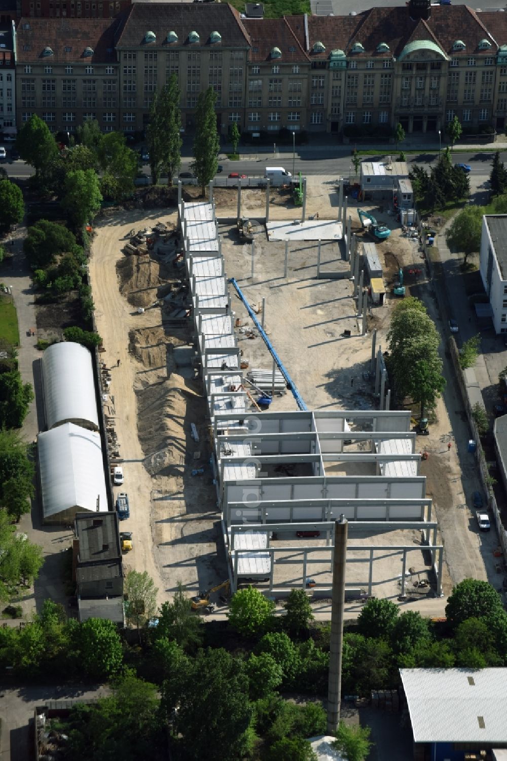 Berlin from the bird's eye view: Construction of a new industrial buildings and warehouse by the Wolff & Mueller GmbH & Co. KG at the Josef Orlopp street in Berlin