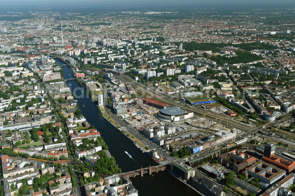 Aerial image Berlin - Construction site for the new building eines Kino- Freizeit- and Hotelkomplexes on Anschutz- Areal along of Muehlenstrasse in the district Bezirk Friedrichshain-Kreuzberg in Berlin, Germany