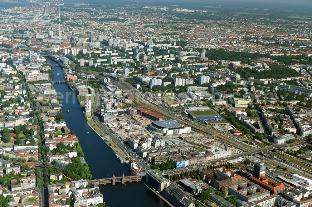 Aerial photograph Berlin - Construction site for the new building eines Kino- Freizeit- and Hotelkomplexes on Anschutz- Areal along of Muehlenstrasse in the district Bezirk Friedrichshain-Kreuzberg in Berlin, Germany