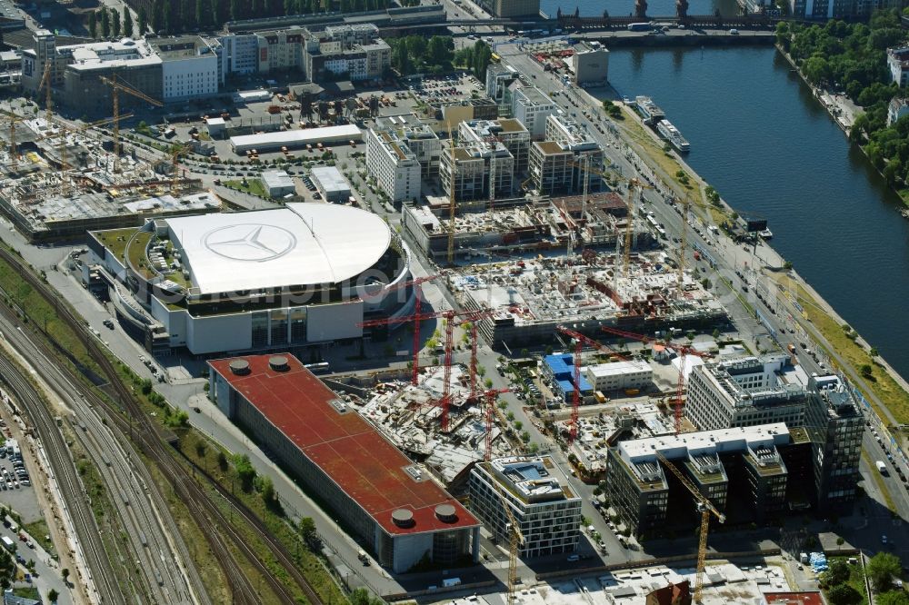 Aerial photograph Berlin - Construction site for the new building eines Kino- Freizeit- and Hotelkomplexes on Anschutz- Areal along of Muehlenstrasse in the district Bezirk Friedrichshain-Kreuzberg in Berlin, Germany