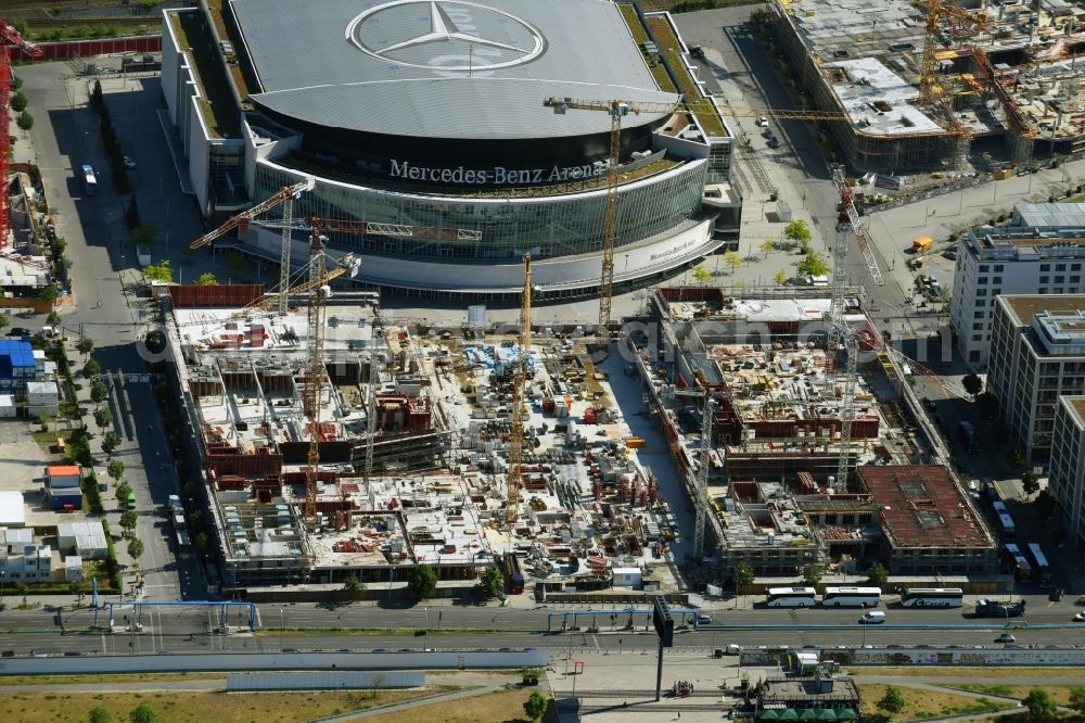 Aerial photograph Berlin - Construction site for the new building eines Kino- Freizeit- and Hotelkomplexes on Anschutz- Areal along of Muehlenstrasse in the district Bezirk Friedrichshain-Kreuzberg in Berlin, Germany