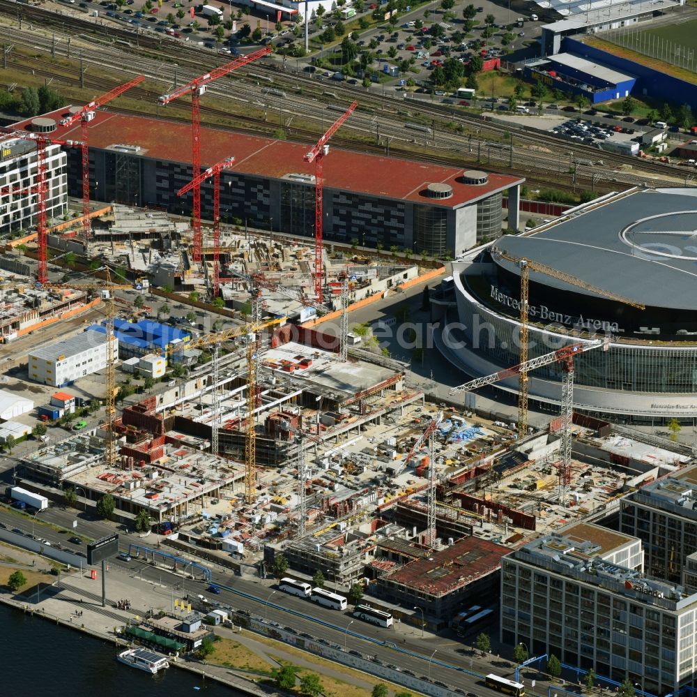 Aerial image Berlin - Construction site for the new building eines Kino- Freizeit- and Hotelkomplexes on Anschutz- Areal along of Muehlenstrasse in the district Bezirk Friedrichshain-Kreuzberg in Berlin, Germany