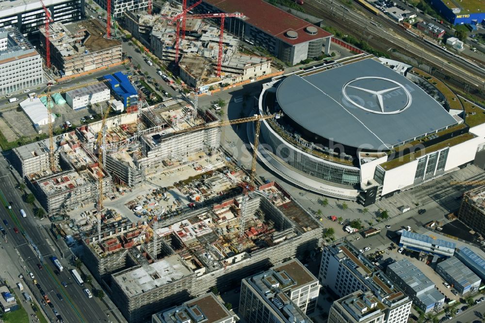 Berlin from the bird's eye view: Construction site for the new building eines Kino- Freizeit- and Hotelkomplexes on Anschutz- Areal along of Muehlenstrasse in the district Bezirk Friedrichshain-Kreuzberg in Berlin, Germany