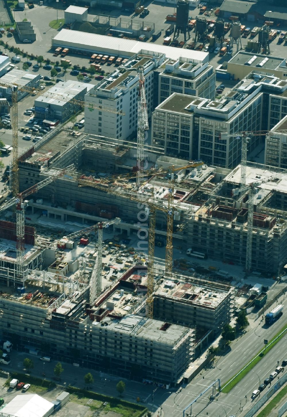 Berlin from above - Construction site for the new building eines Kino- Freizeit- and Hotelkomplexes on Anschutz- Areal along of Muehlenstrasse in the district Bezirk Friedrichshain-Kreuzberg in Berlin, Germany