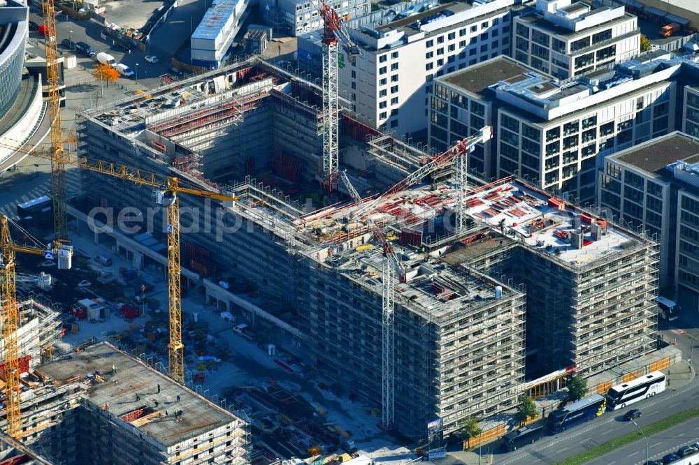 Berlin from the bird's eye view: Construction site for the new building eines Kino- Freizeit- and Hotelkomplexes on Anschutz- Areal along of Muehlenstrasse in the district Bezirk Friedrichshain-Kreuzberg in Berlin, Germany