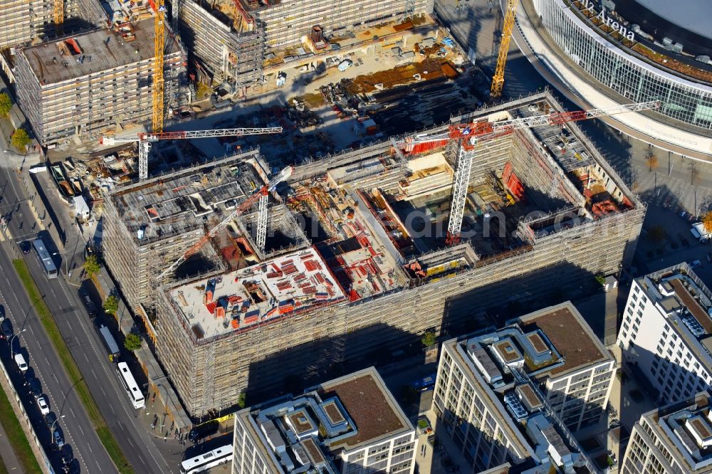 Aerial photograph Berlin - Construction site for the new building eines Kino- Freizeit- and Hotelkomplexes on Anschutz- Areal along of Muehlenstrasse in the district Bezirk Friedrichshain-Kreuzberg in Berlin, Germany
