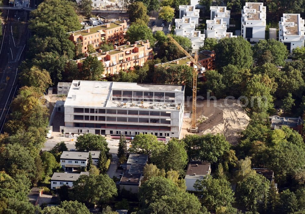 Aerial photograph Berlin - Construction site for the new building der Koenig Fahd Akademie nach Entwuerfen der Architekten der AUKETT + HEESE GmbH durch das Bauunternehmen Ed. Zueblin AG in Berlin