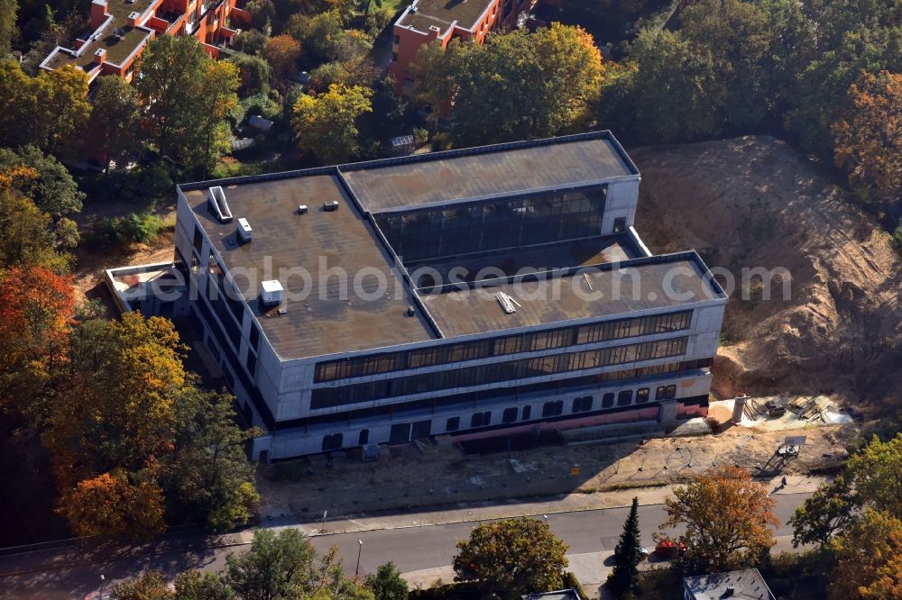 Aerial photograph Berlin - Construction site for the new building der Koenig Fahd Akademie nach Entwuerfen der Architekten der AUKETT + HEESE GmbH durch das Bauunternehmen Ed. Zueblin AG in Berlin