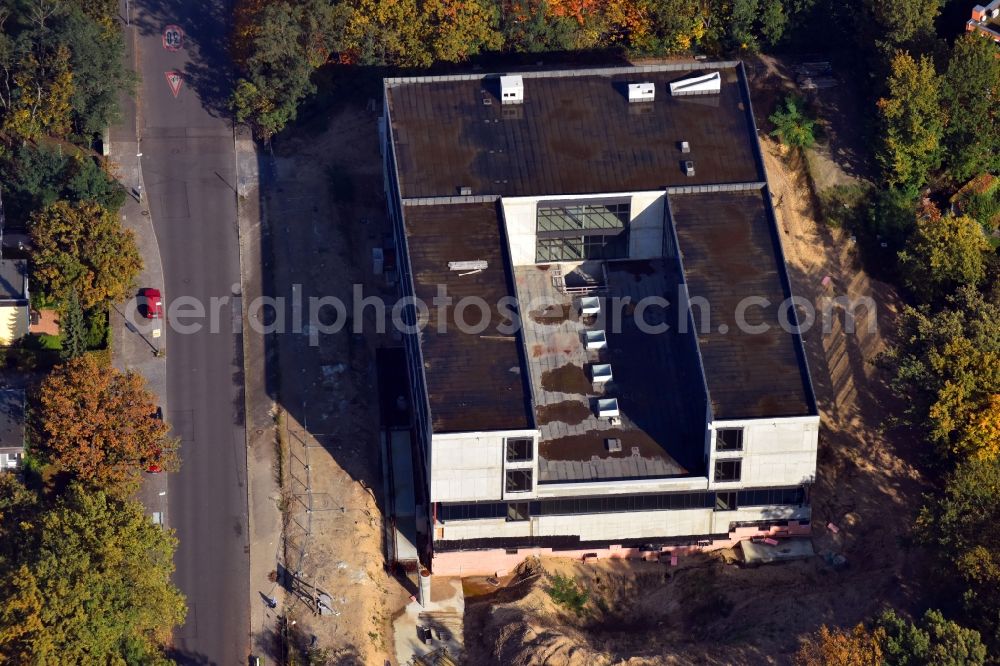 Aerial photograph Berlin - Construction site for the new building der Koenig Fahd Akademie nach Entwuerfen der Architekten der AUKETT + HEESE GmbH durch das Bauunternehmen Ed. Zueblin AG in Berlin