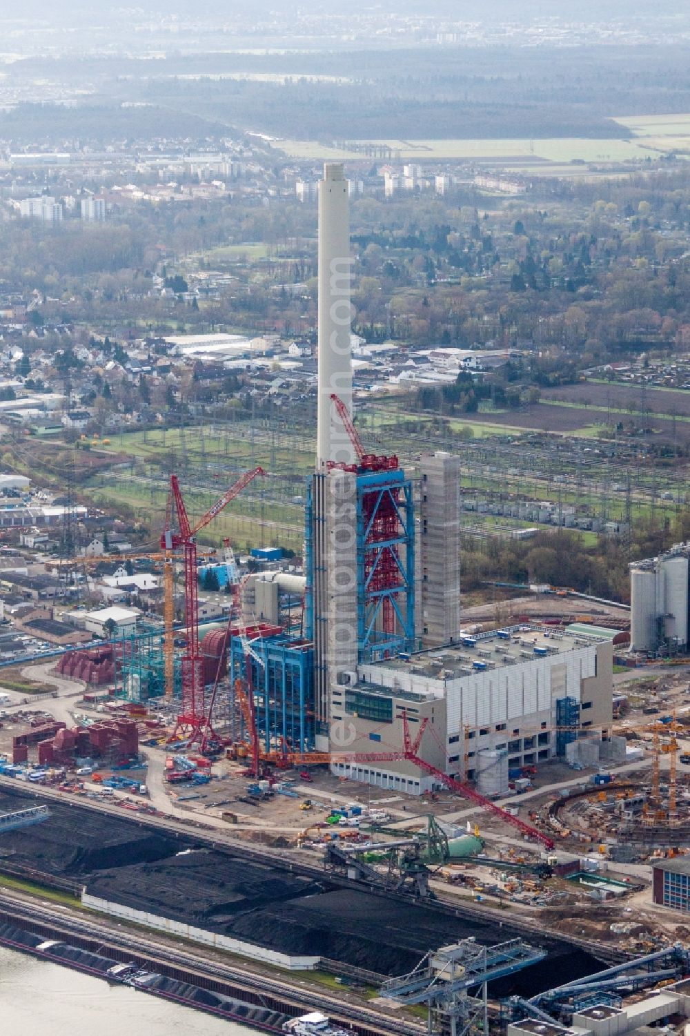 Aerial photograph Karlsruhe - Construction site of power plants and exhaust towers of thermal power station EnBW Energie Baden-Wuerttemberg AG, Rheinhafen-Dampfkraftwerk Karlsruhe in Karlsruhe in the state Baden-Wuerttemberg, Germany