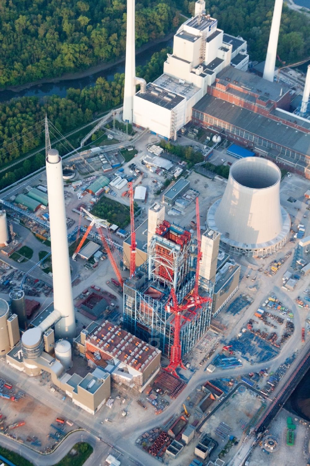 Karlsruhe from above - Construction site of power plants and exhaust towers of thermal power station EnBW Energie Baden-Wuerttemberg AG, Rheinhafen-Dampfkraftwerk Karlsruhe in Karlsruhe in the state Baden-Wuerttemberg, Germany