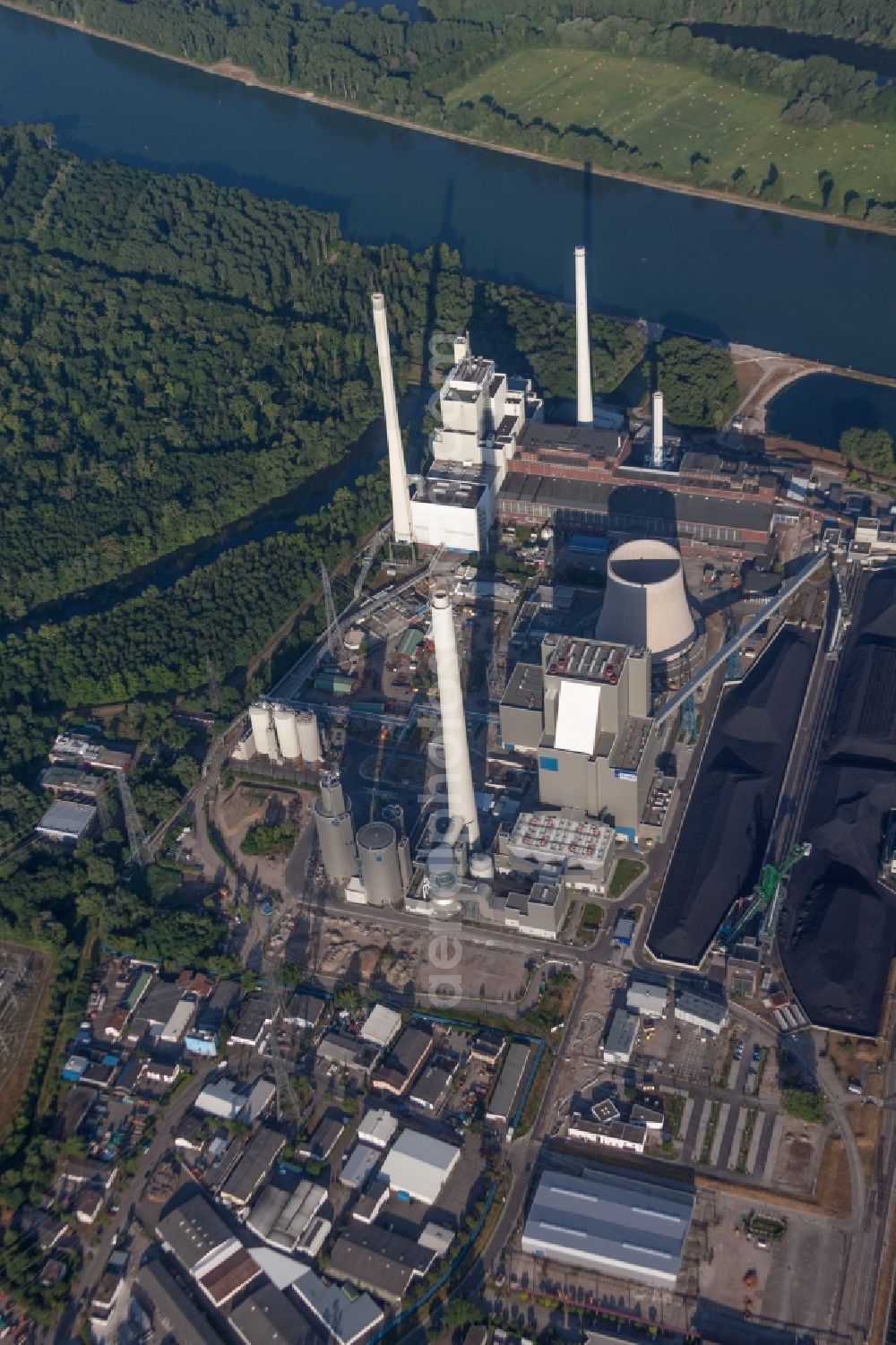 Aerial image Karlsruhe - Construction site of power plants and exhaust towers of thermal power station EnBW Energie Baden-Wuerttemberg AG, Rheinhafen-Dampfkraftwerk Karlsruhe in Karlsruhe in the state Baden-Wuerttemberg, Germany