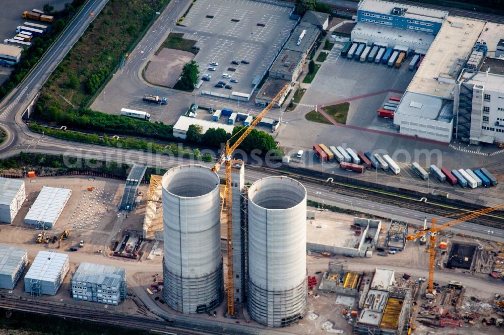 Aerial image Mannheim - Construction site of power plants and exhaust towers of thermal power station GKM Block 6 in the district Neckarau in Mannheim in the state Baden-Wuerttemberg, Germany