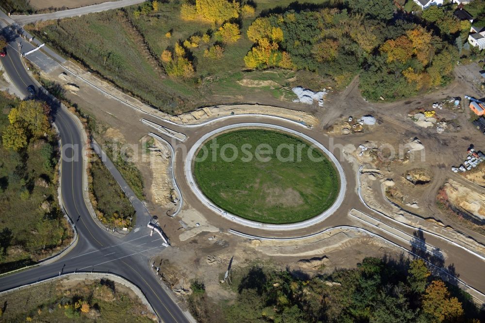 Waltersdorf from the bird's eye view: Construction site for the new building of a roundabout on K6162 Bohnsdorfer Weg in Waltersdorf in the state of Brandenburg