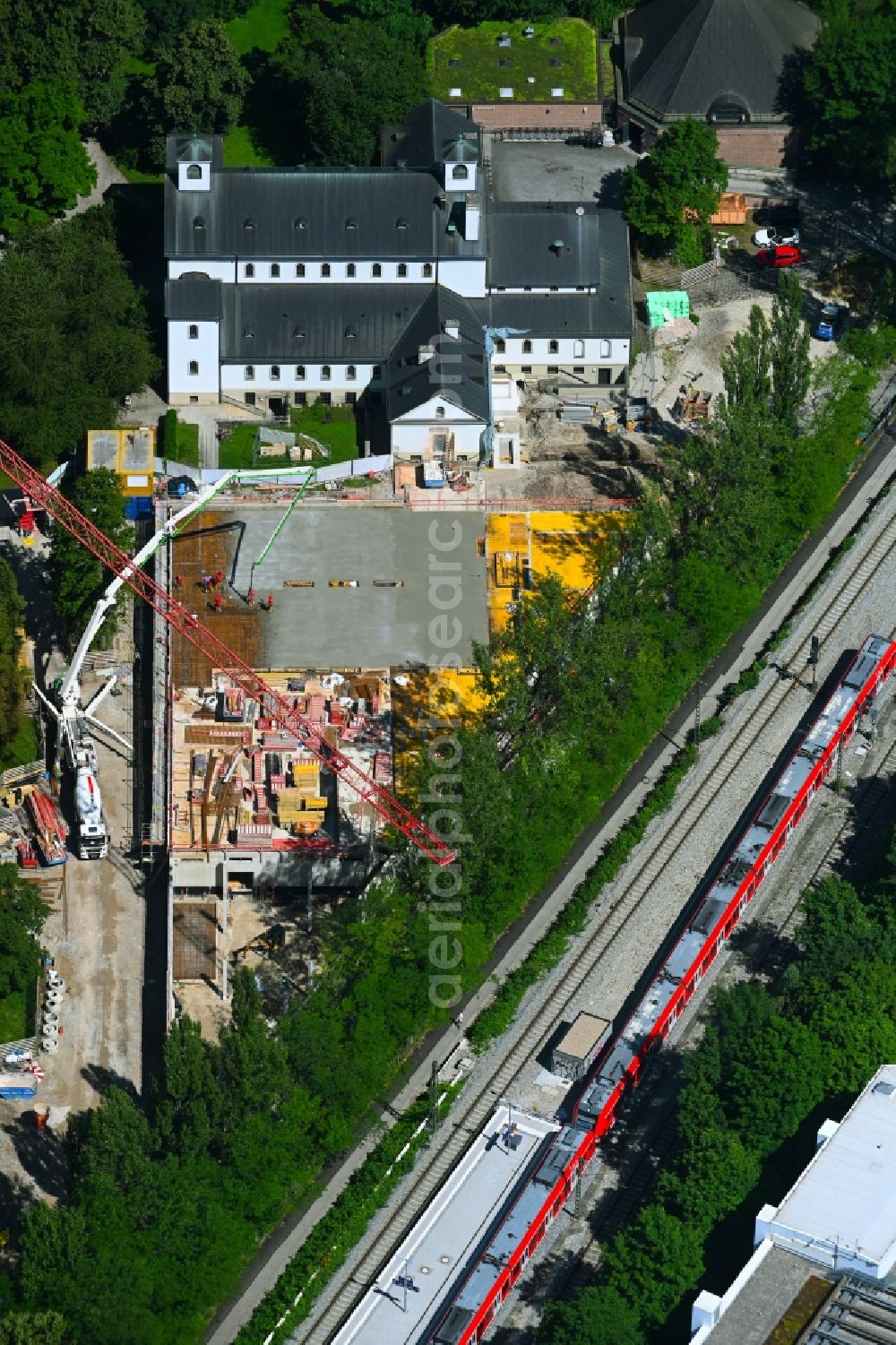 Aerial image München - Construction site for the new building of crematory and funeral hall for burial in the grounds of the cemetery Ost Friedhof Am Giesinger Feld in the district Obergiesing-Fasangarten in Munich in the state Bavaria, Germany