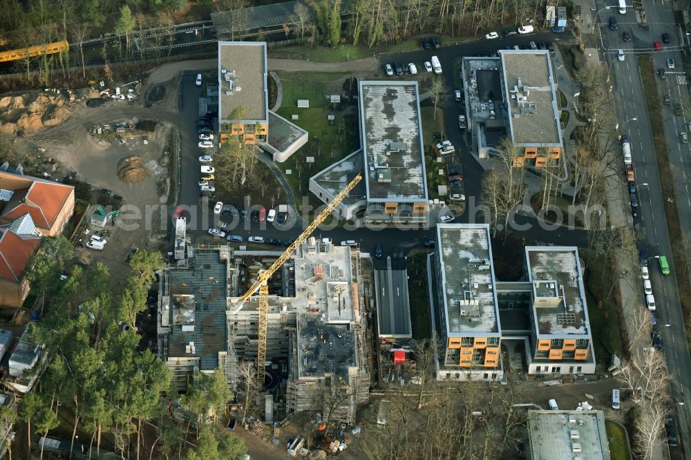 Aerial photograph Berlin - Construction of ANES Bauausfuehrungen Berlin GmbH to new building at the Medical Care Center Oncological focus on Oskar-Helene-Heim in Clayallee in Berlin