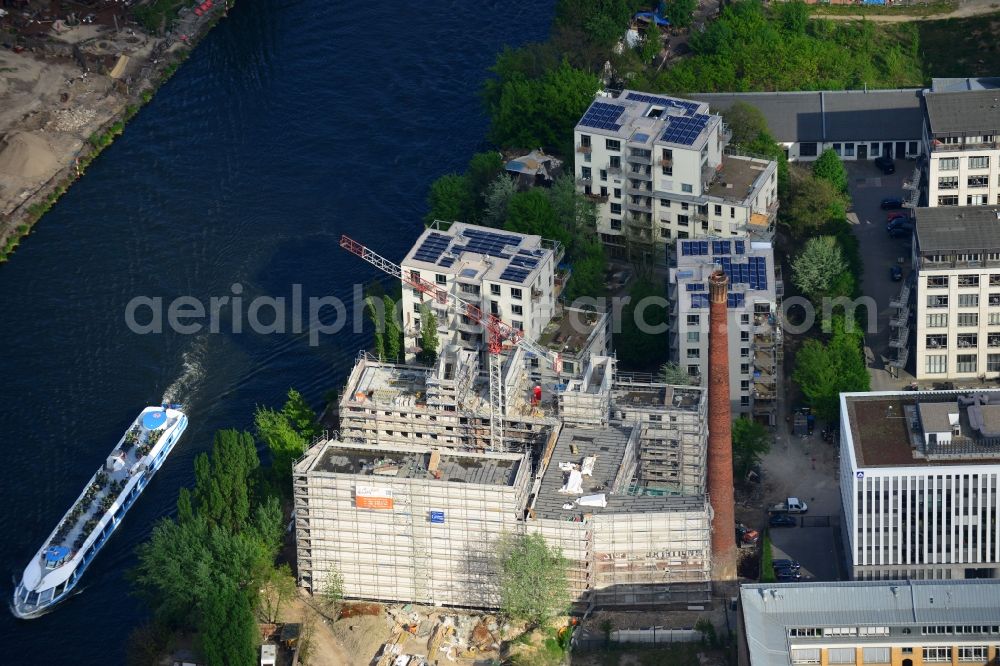 Berlin from above - Construction site for construction of multi-family buildings at the banks of the Spree at Wilhelmine-Gemberg pathway in Berlin in Germany