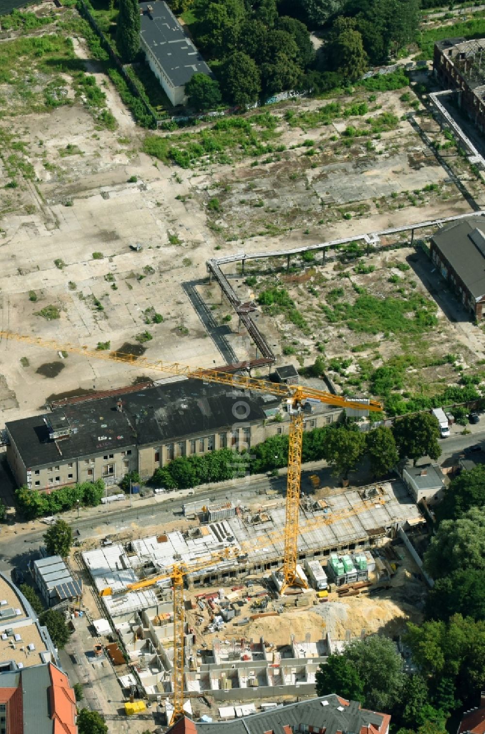 Berlin from above - Construction site to build a new multi-family residential complex of ABW Planung and Bauleitung GmbH & Co.KG on Flutstrasse - Fliessstrasse in Berlin, Germany