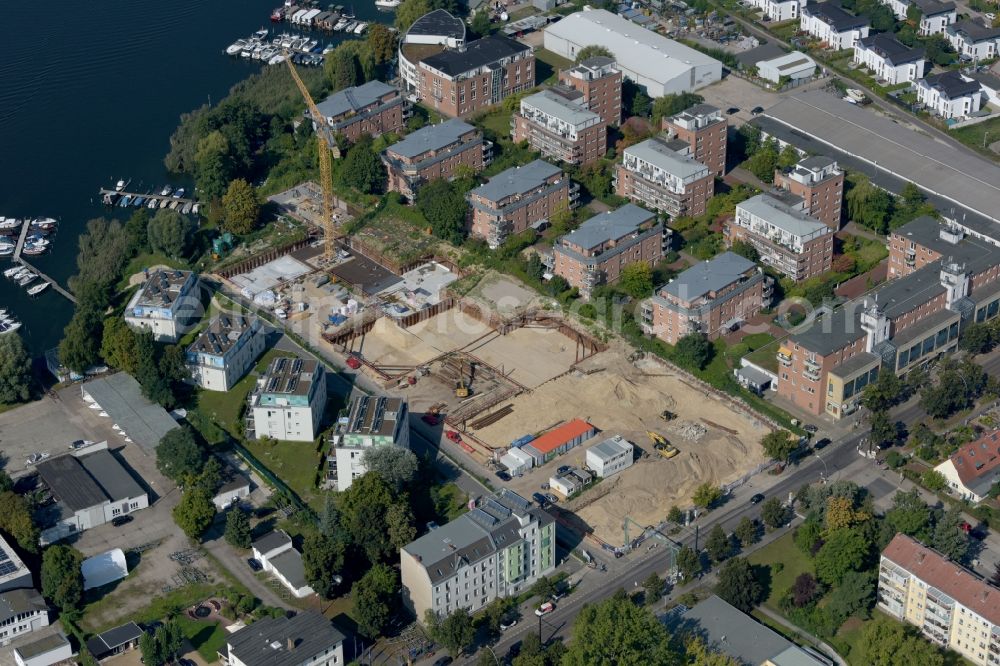 Berlin from the bird's eye view: Construction site to build a new multi-family residential complex Achterdeck on Wendenschlossstrasse in the district Koepenick in Berlin, Germany