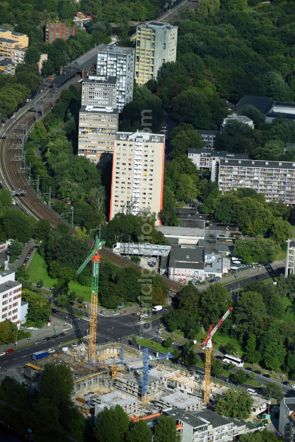 Berlin from above - Construction site to build a new multi-family residential complex Altonaer Strasse - Bachstrasse in Berlin