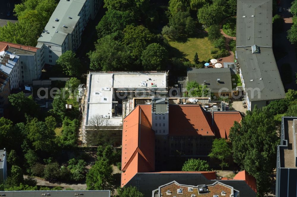 Aerial image Berlin - Construction site to build a new multi-family residential complex Gartenhaus of Grossmonn & Berger GmbH on Andreasstrasse in the district Friedrichshain-Kreuzberg in Berlin, Germany