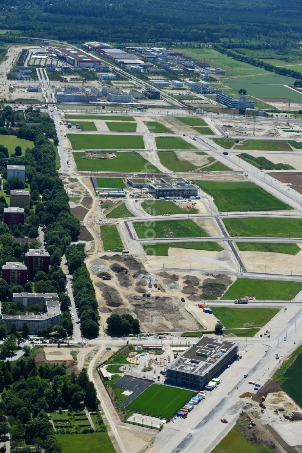 München from the bird's eye view: Construction site to build a new multi-family residential complex Aubinger Allee in the district Aubing-Lochhausen-Langwied in Munich in the state Bavaria, Germany